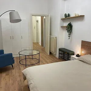 https://apt-la-perla-nel-centro-storico-di.it-romehotels.com